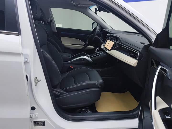 Фото 8 - Geely Atlas