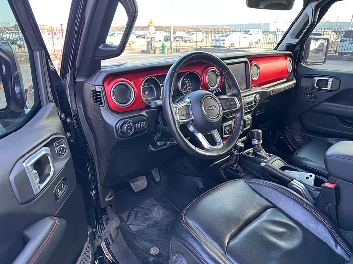 Фото 4 - Jeep Wrangler