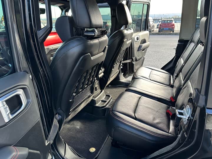 Фото 8 - Jeep Wrangler