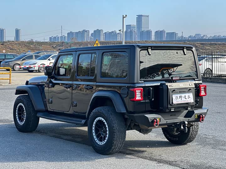 Фото 9 - Jeep Wrangler