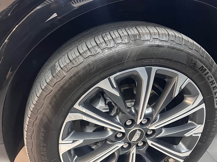 Фото 3 - Cadillac XT5