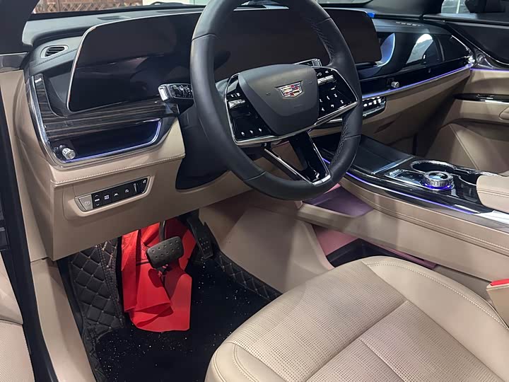 Фото 4 - Cadillac XT5