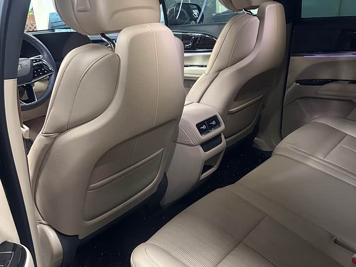 Фото 6 - Cadillac XT5