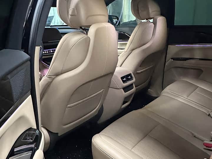 Фото 9 - Cadillac XT5