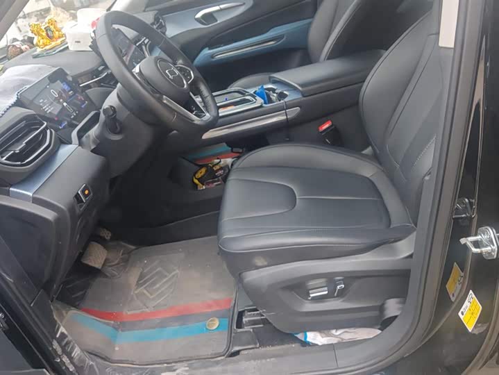 Фото 9 - Bestune T90