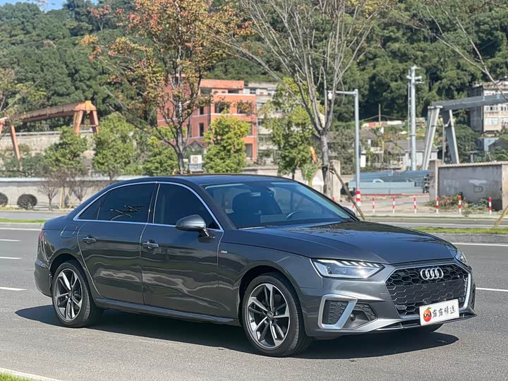 Фото 1 - Audi A4L