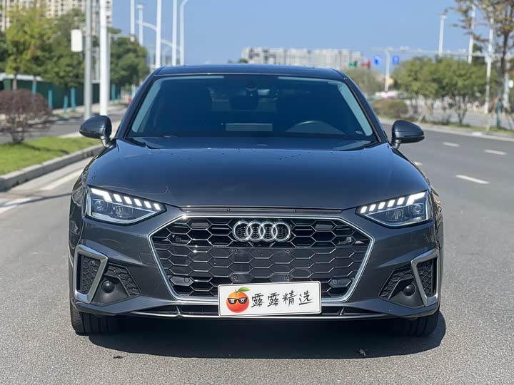 Фото 2 - Audi A4L