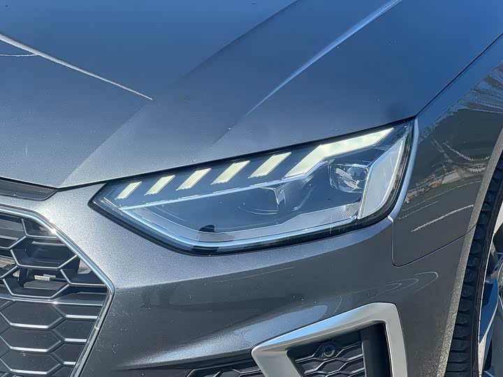 Фото 4 - Audi A4L