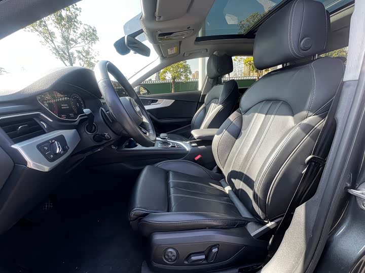 Фото 6 - Audi A4L