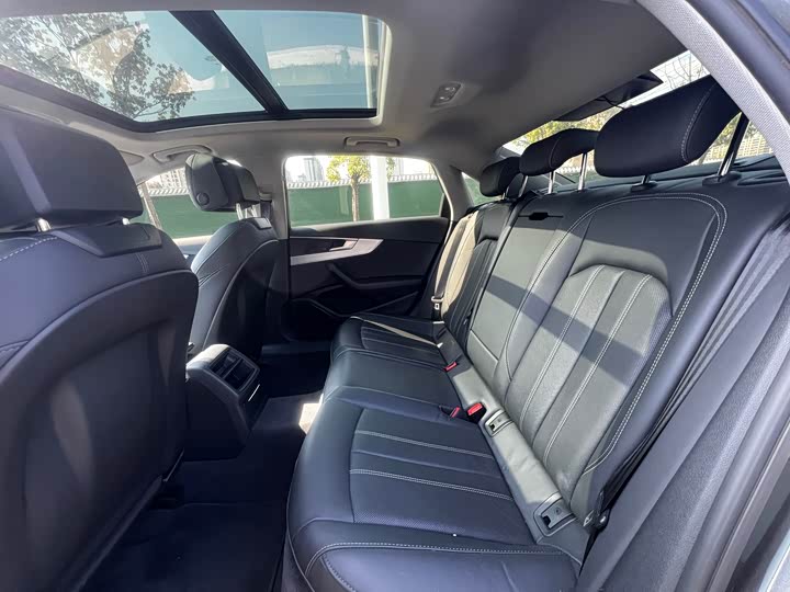 Фото 8 - Audi A4L