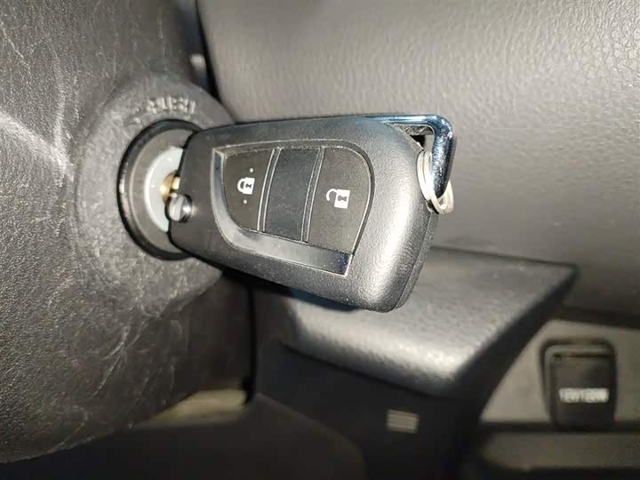 Фото 9 - Toyota Izoa