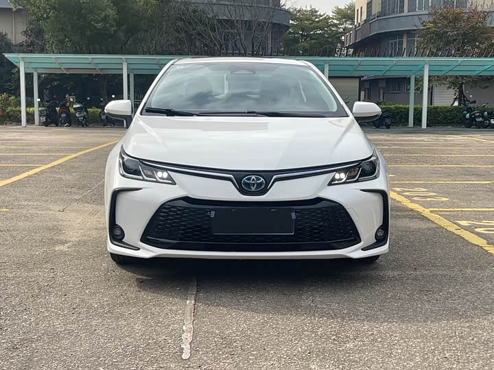 Фото 2 - Toyota Corolla