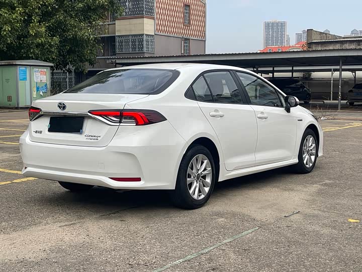 Фото 4 - Toyota Corolla