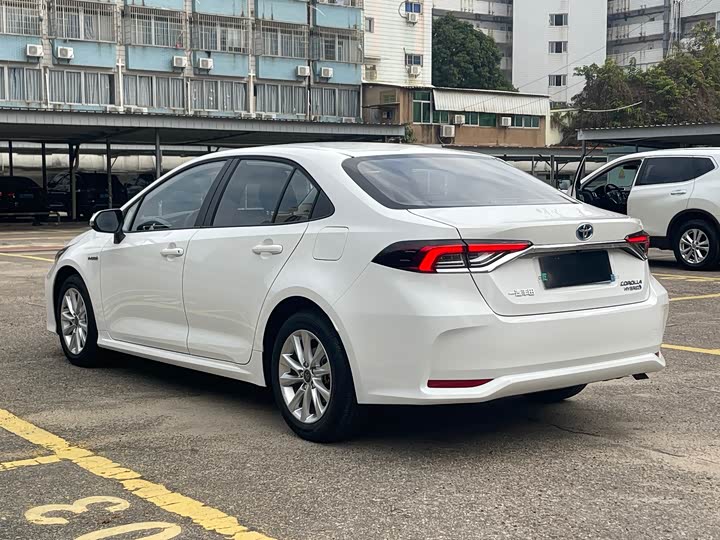 Фото 6 - Toyota Corolla