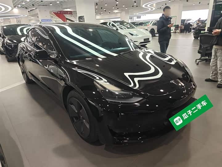 Фото 4 - Tesla Model 3