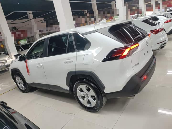Фото 5 - Toyota RAV4