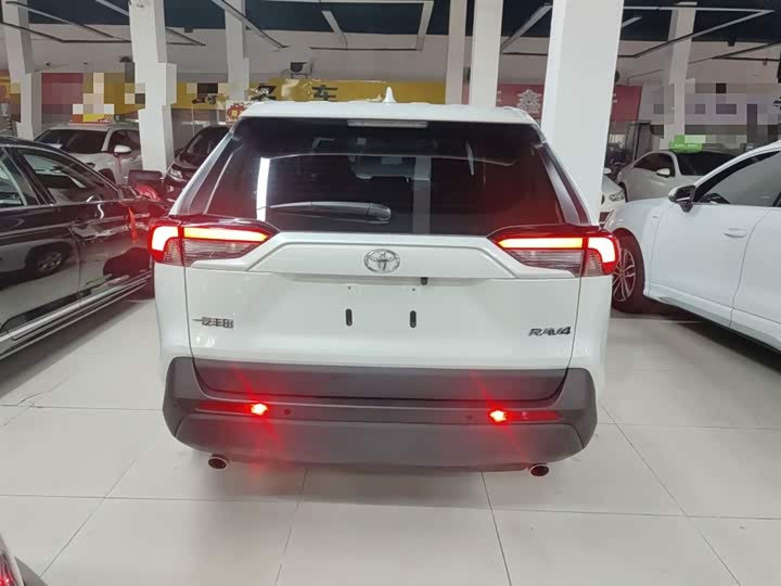 Фото 6 - Toyota RAV4