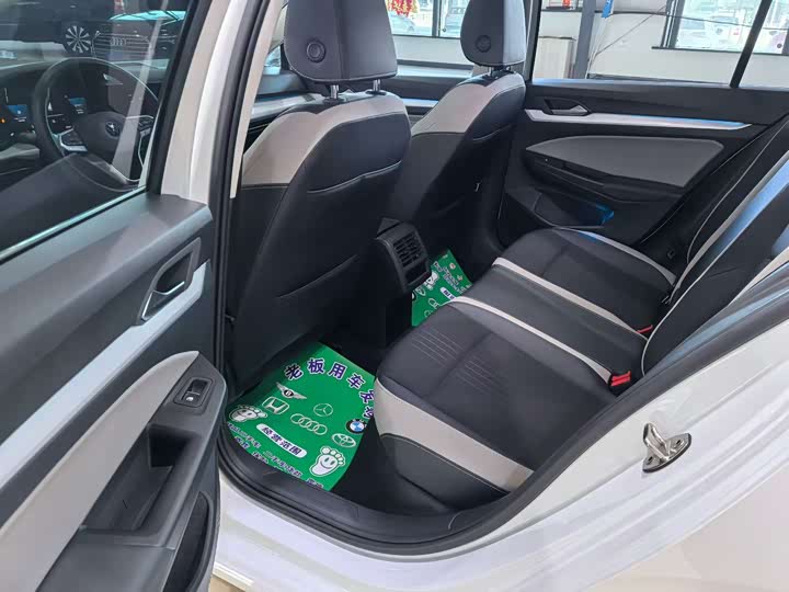 Фото 5 - Volkswagen Golf