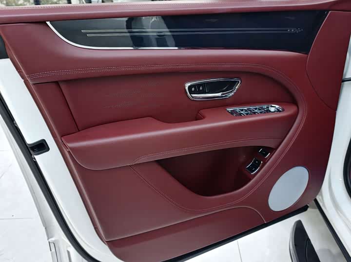 Фото 8 - Bentley Bentayga