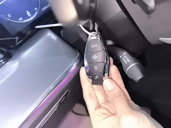 Фото 9 - Hongqi HS5