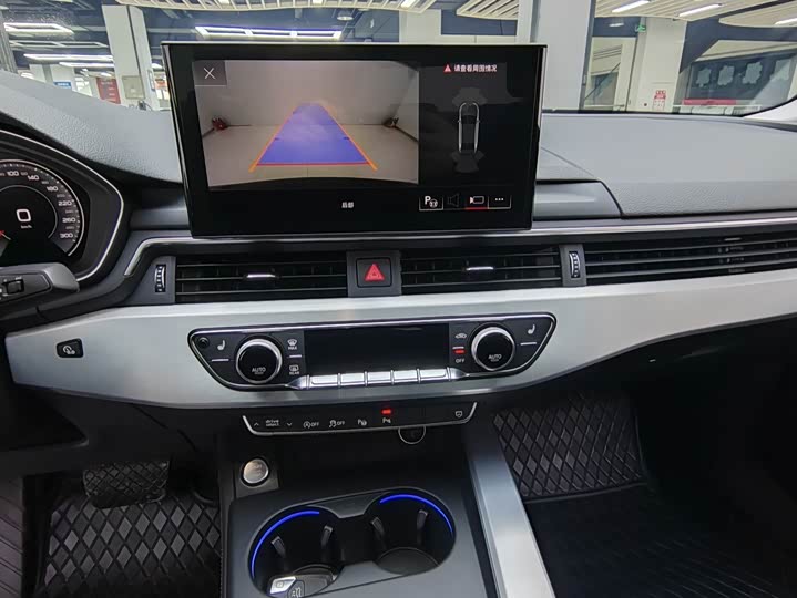 Фото 2 - Audi A4L