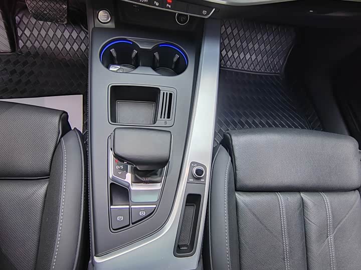 Фото 3 - Audi A4L