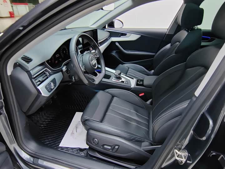 Фото 4 - Audi A4L