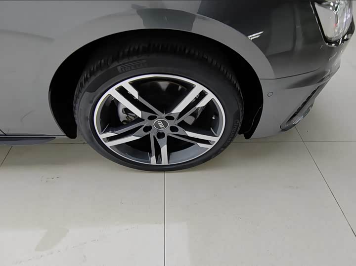 Фото 9 - Audi A4L