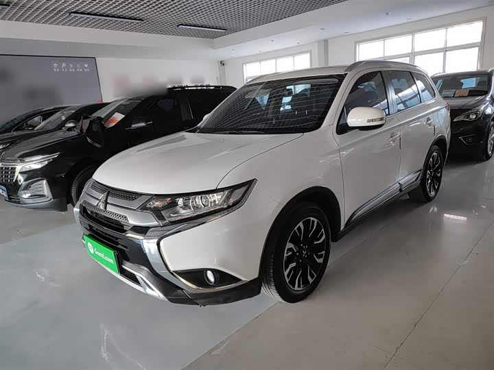 Фото 2 - Mitsubishi Outlander