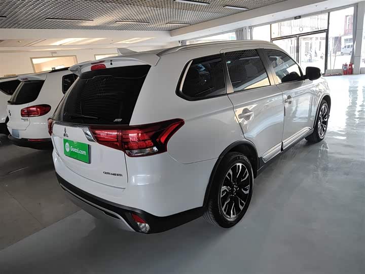 Фото 7 - Mitsubishi Outlander