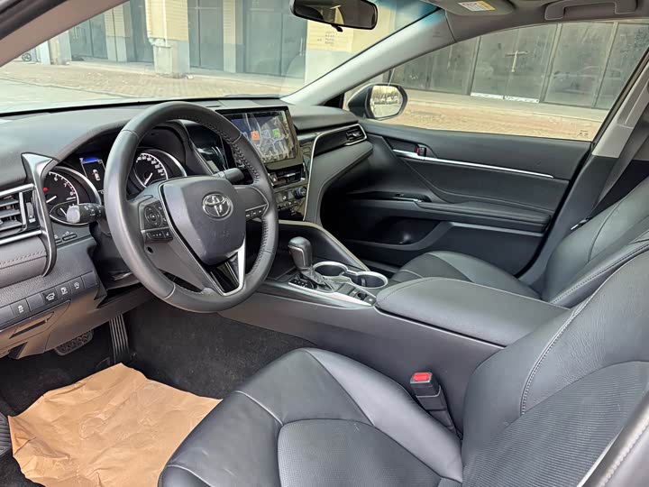 Фото 4 - Toyota Camry