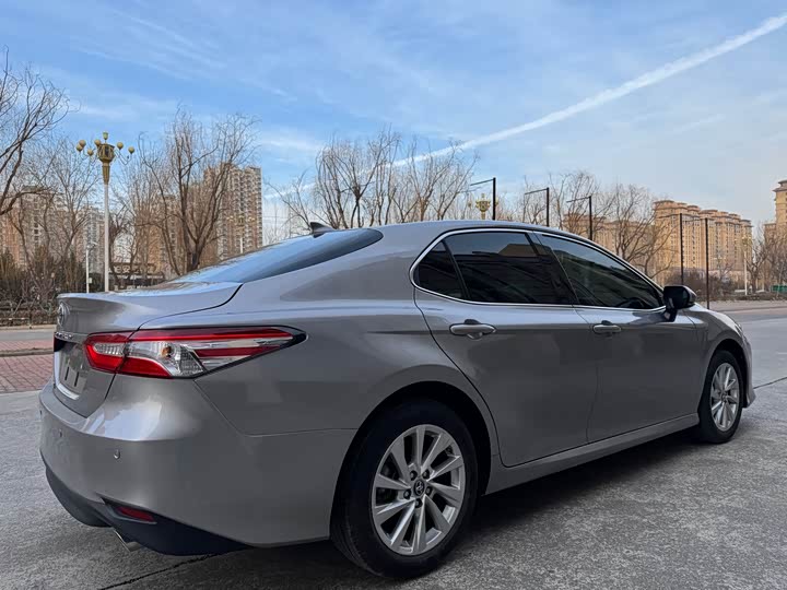 Фото 9 - Toyota Camry