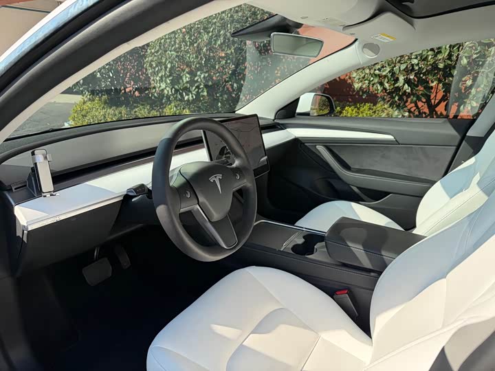 Фото 7 - Tesla Model 3