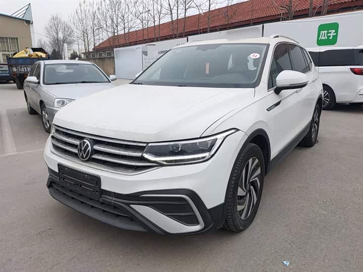 Фото 2 - Volkswagen Tiguan L Pro