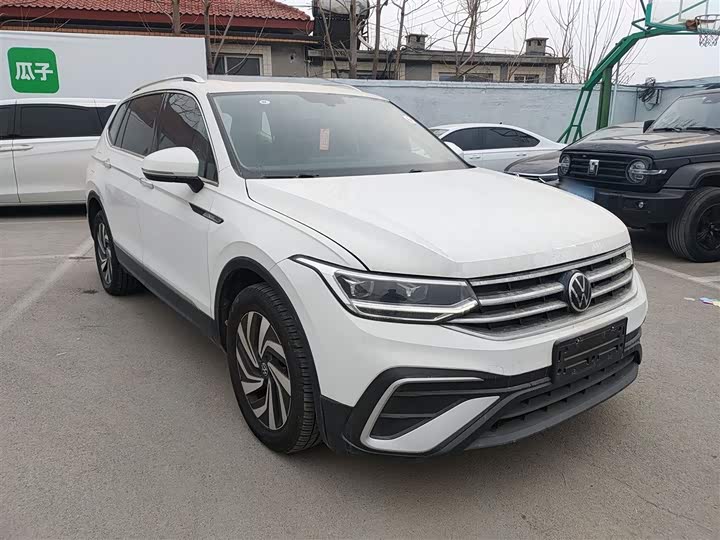 Фото 4 - Volkswagen Tiguan L Pro