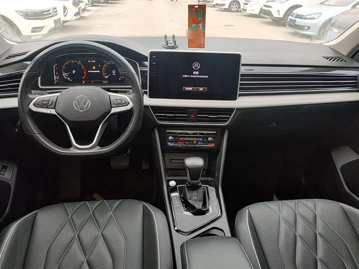 Фото 9 - Volkswagen Tiguan L Pro