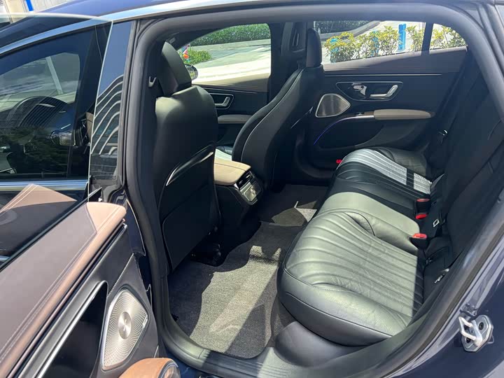 Фото 9 - Mercedes-Benz EQS