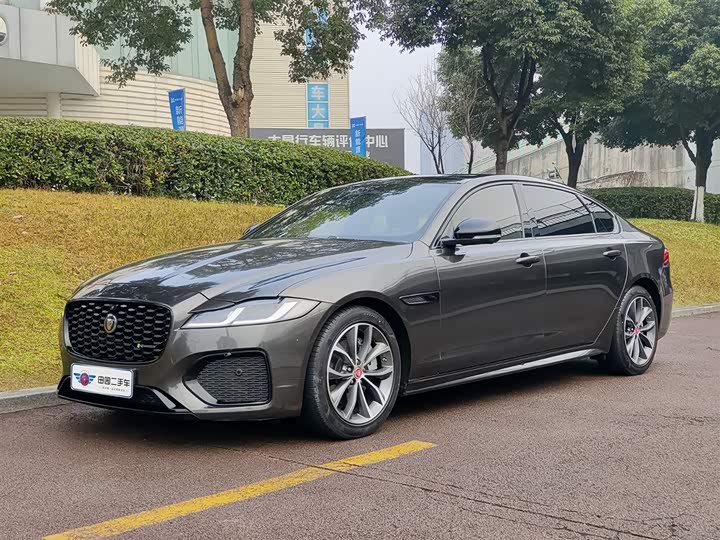 Фото 1 - Jaguar XF L