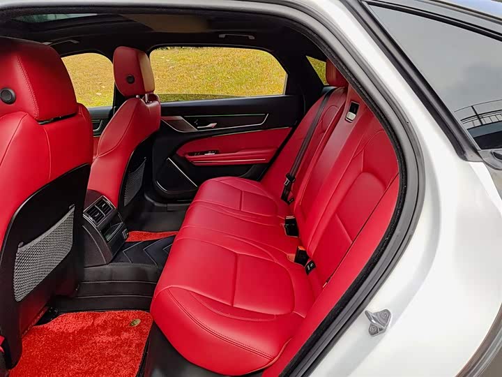 Фото 8 - Jaguar XF L