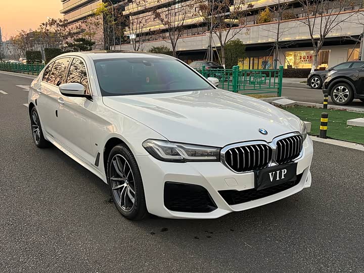 Фото 3 - BMW 5 Series