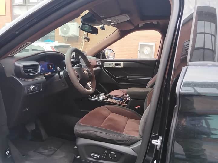 Фото 4 - Ford Explorer