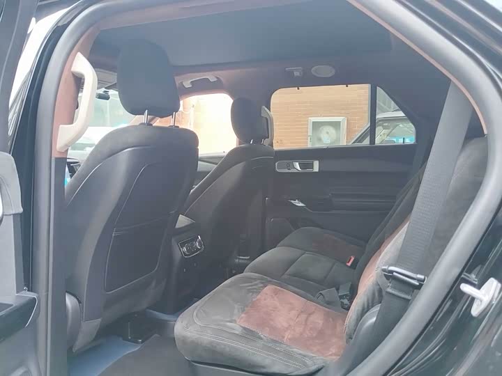 Фото 7 - Ford Explorer