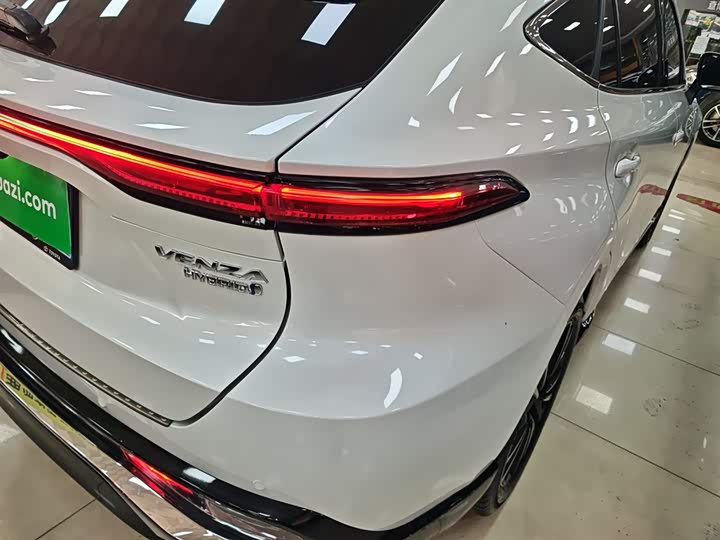 Фото 8 - Toyota Venza