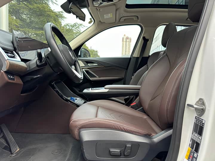 Фото 8 - BMW iX1