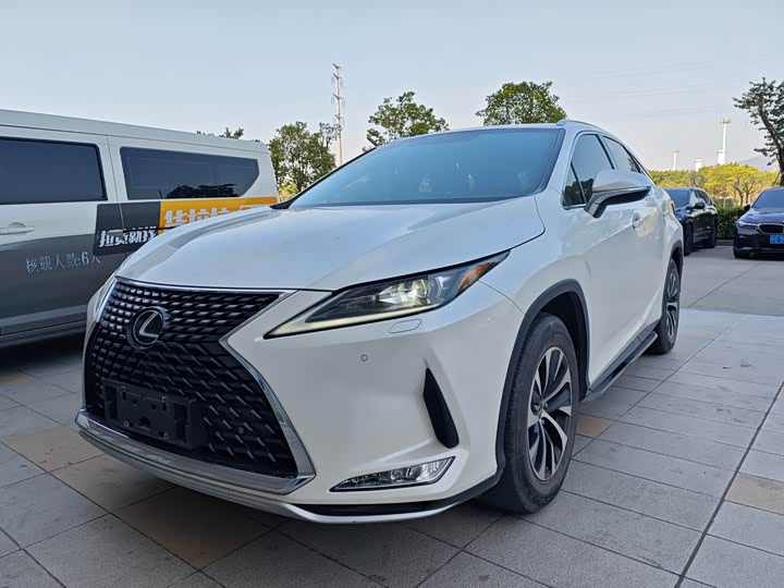 Фото 1 - Lexus RX