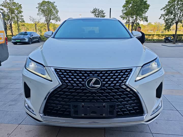 Фото 2 - Lexus RX