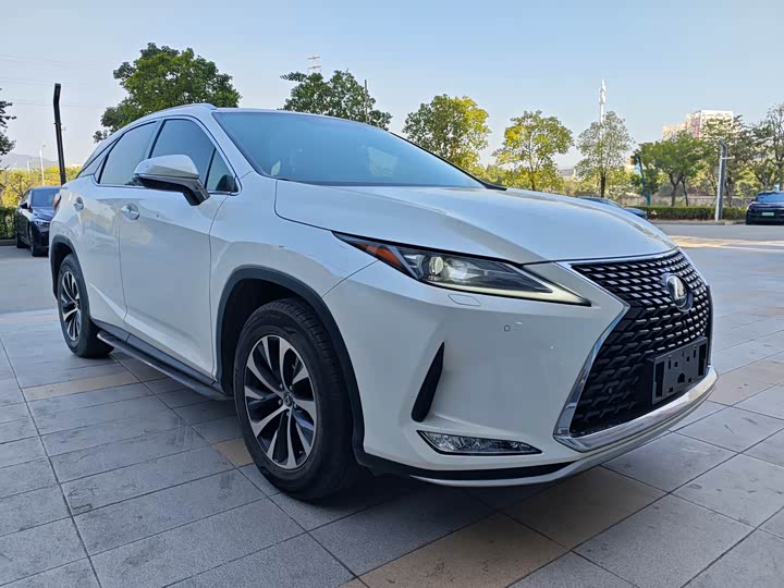 Фото 3 - Lexus RX