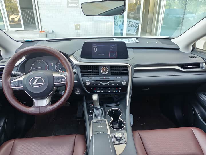 Фото 4 - Lexus RX