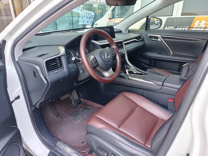 Фото 6 - Lexus RX