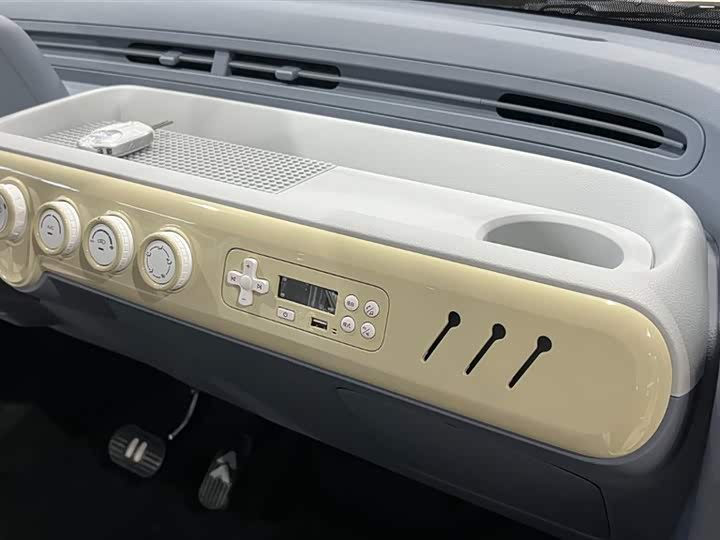 Фото 8 - Bestune Pony